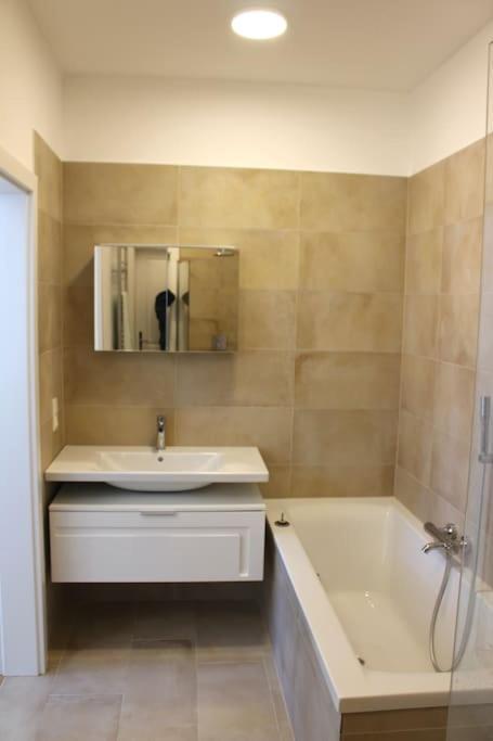 Paraderma Apartment Im Zentrum Baden Bei Wien Kültér fotó